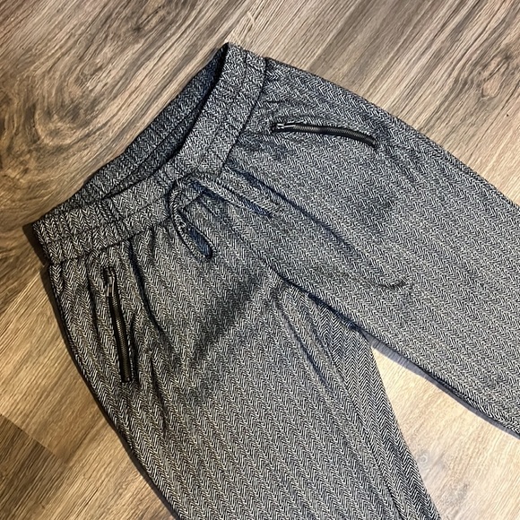 Herringbone black/white size small elastic waist jogger style pants - Picture 2 of 4